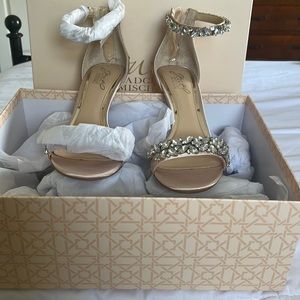 Jewel Badgley Mischka